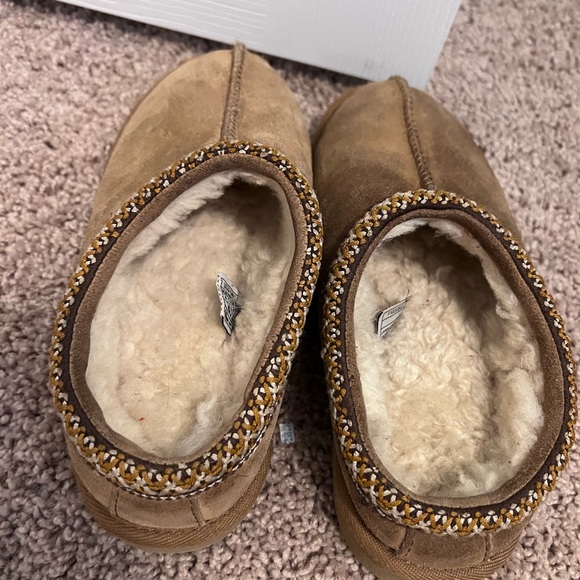 Pre-owned Women’s Ugg Slip-on size 4 - Picture 3 of 4